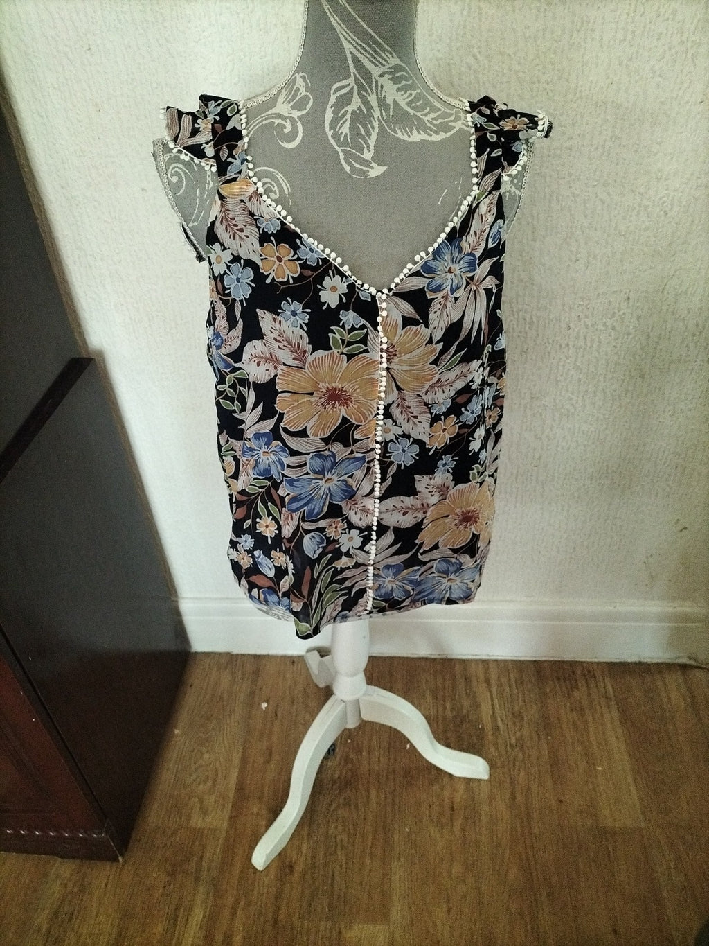 Brand New Ladies Cherry Paris Large Floral Blouse