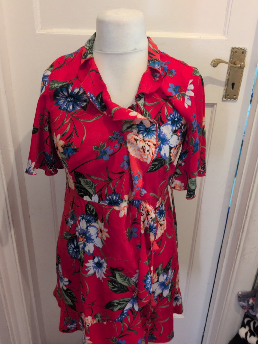 Prettylittlething 14 Red Floral Short Sleeve Knee Length Dress