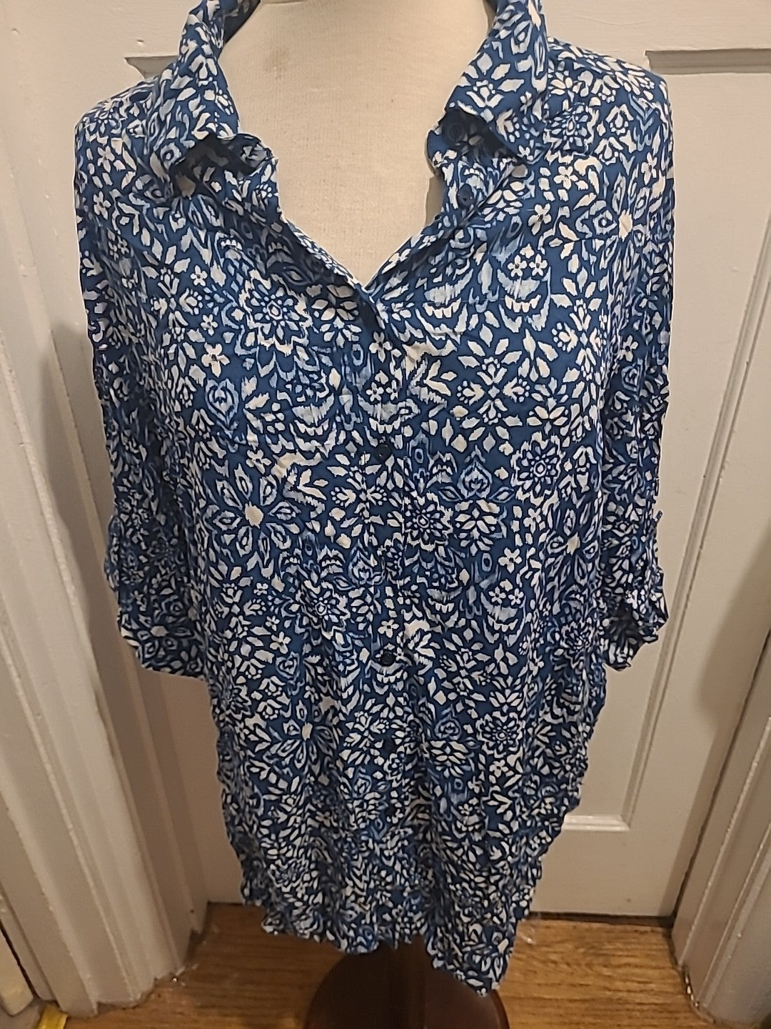 Ladies Nutmeg Size 12 Teal/White Mid Sleeved Buttoned Blouse