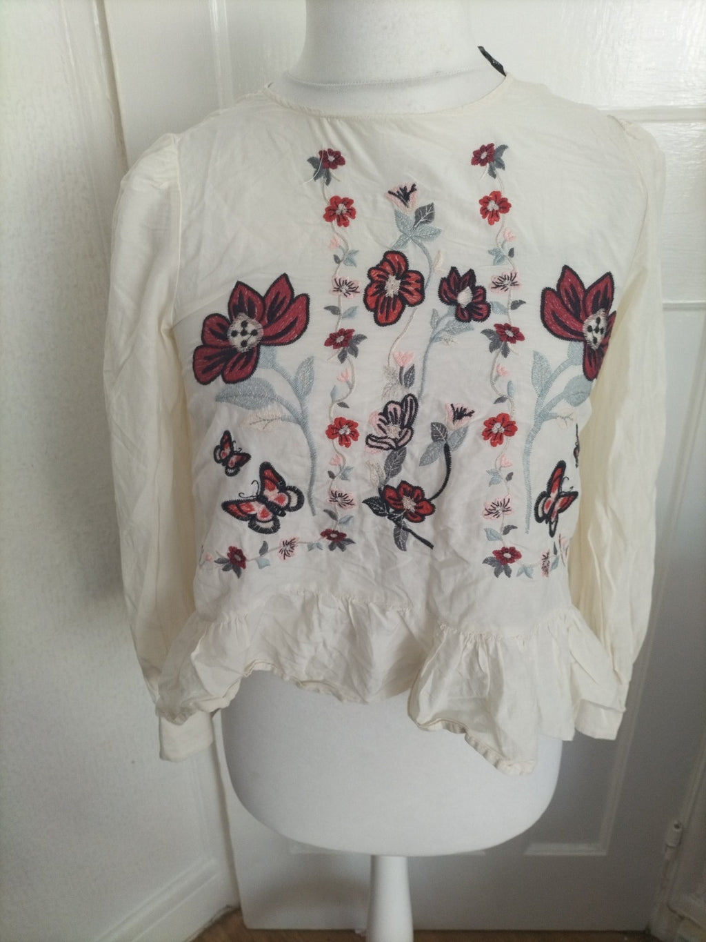 Ladies Zara Size XS White Floral Blouse Long Sleeved