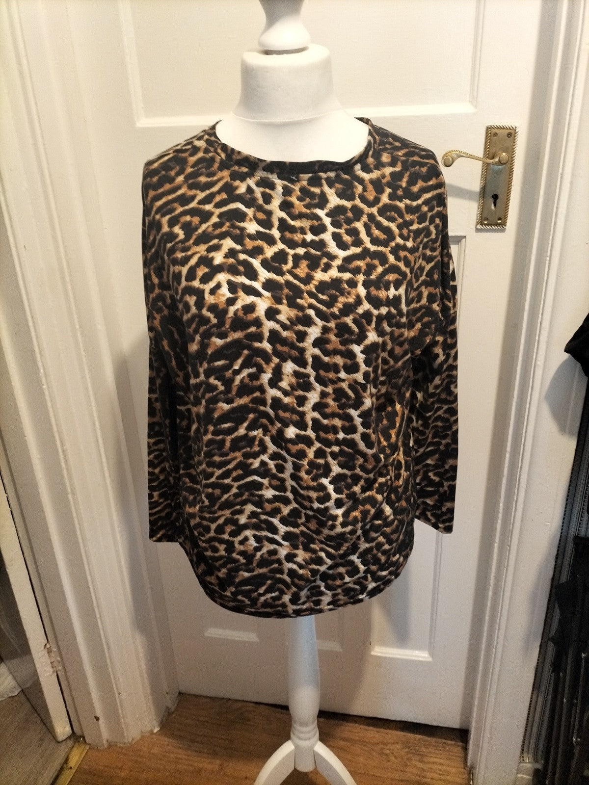 Ladies Peacocks Size 14-16 Leopard Print Long Sleeved Blouse