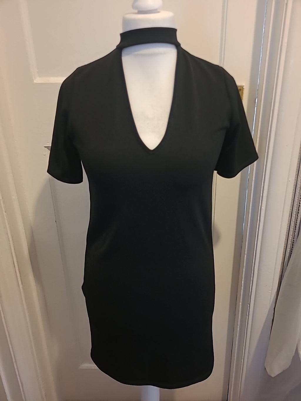 Ladies Edge Size 8 Black V Neck Short Sleeved Dress