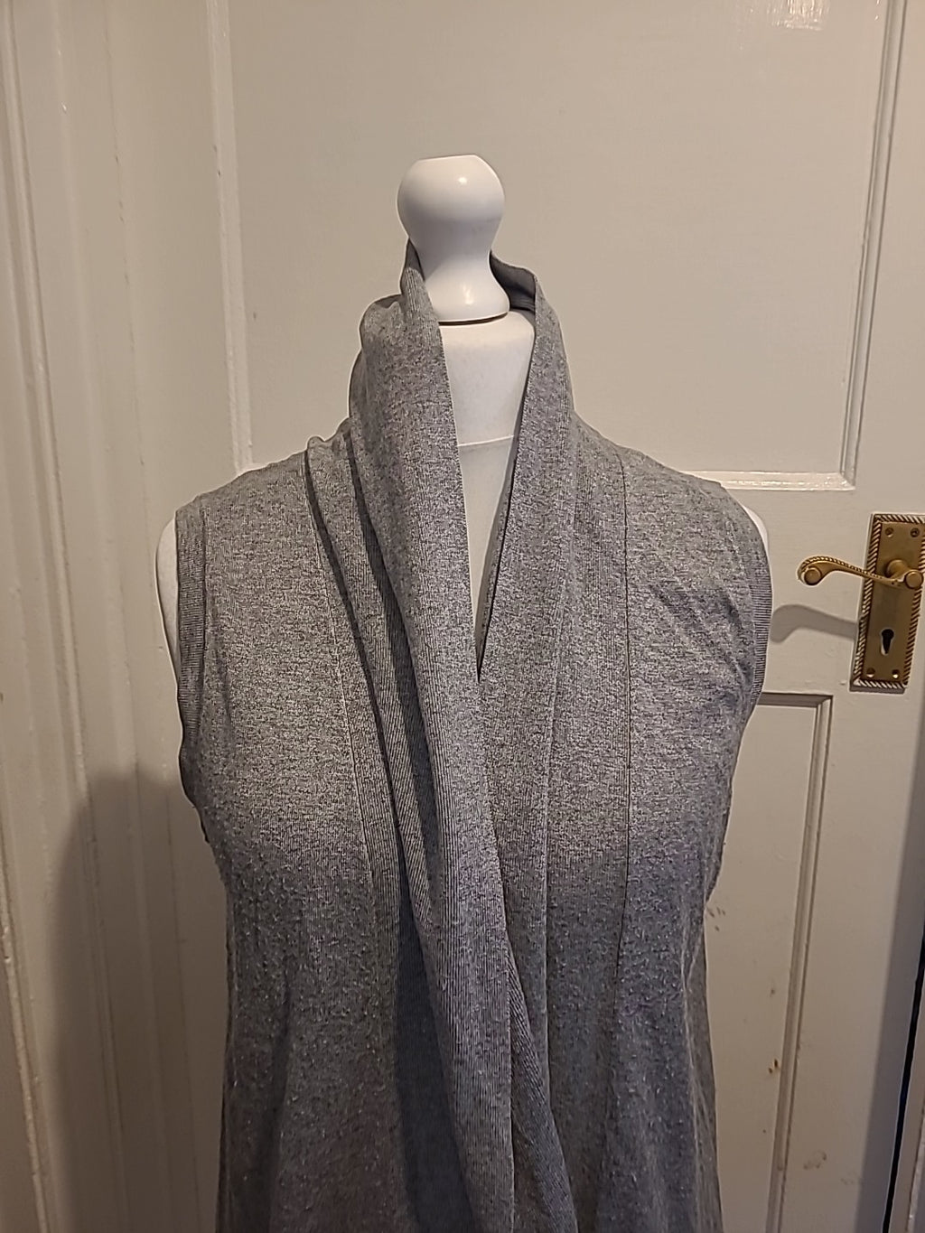 Ladies Wallis Size Large Grey Sleeveless Cardigan