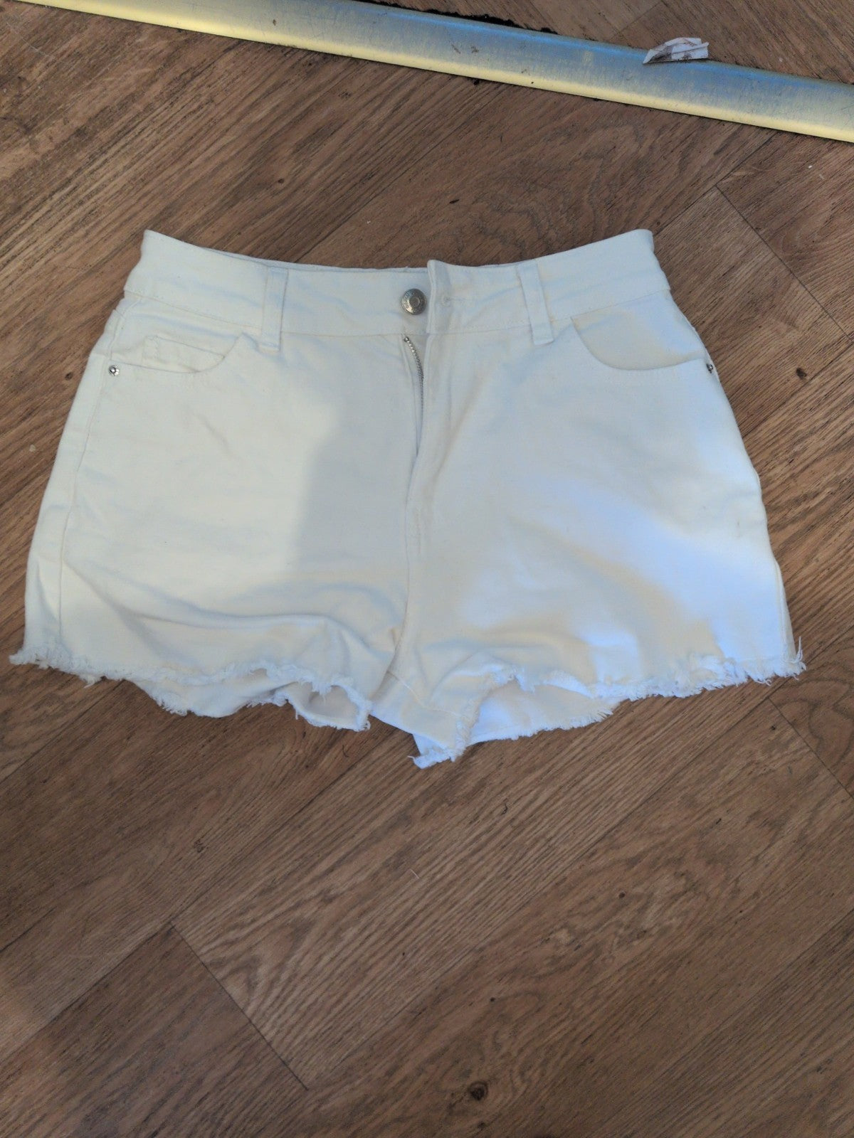 Denim&Co 8 White Fray Hem Hot Pants Denim