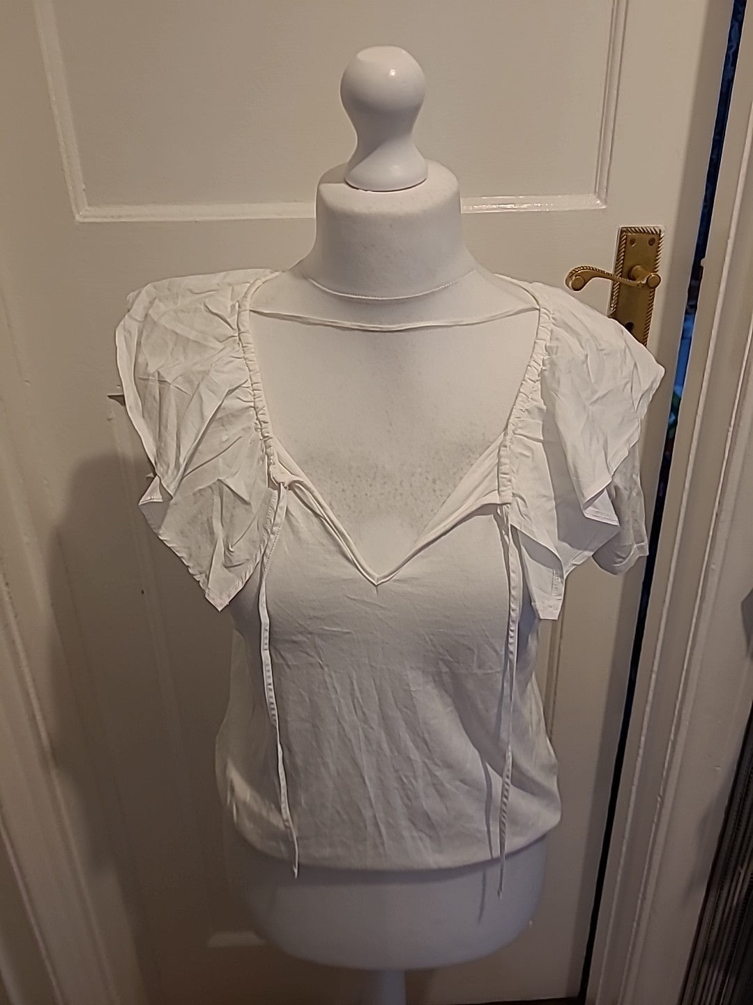 Ladies Zara Size Medium V Neck White Short Sleeved Blouse