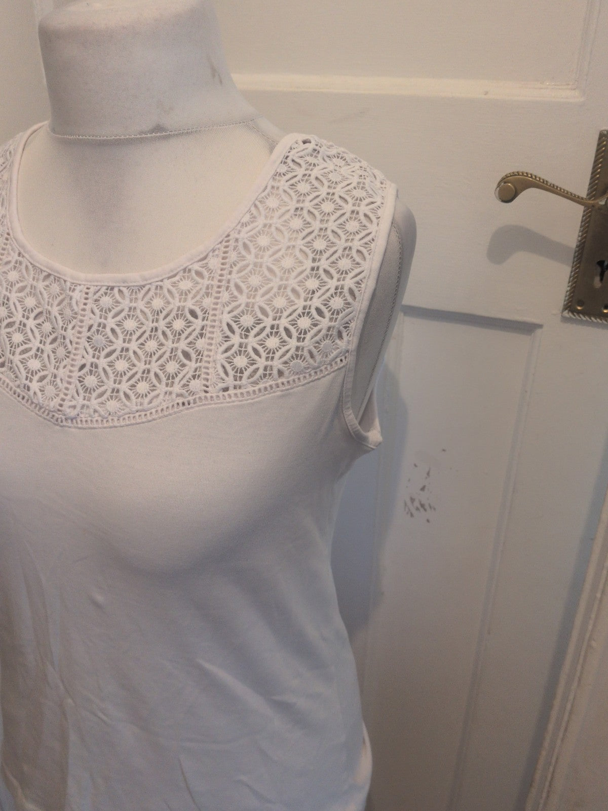 Ladies Sleeveless White Top TU Size 16 Free Delivery