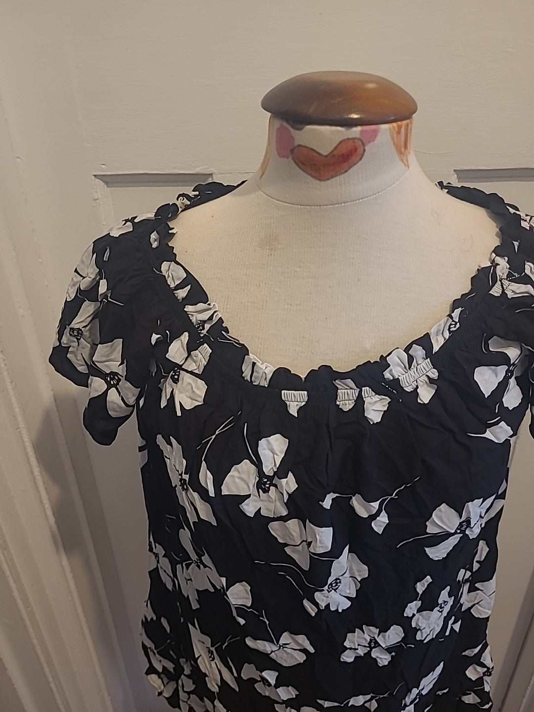 Ladies Papaya Size 14 Black White Floral Short Sleeved Elasticated Hem Dress