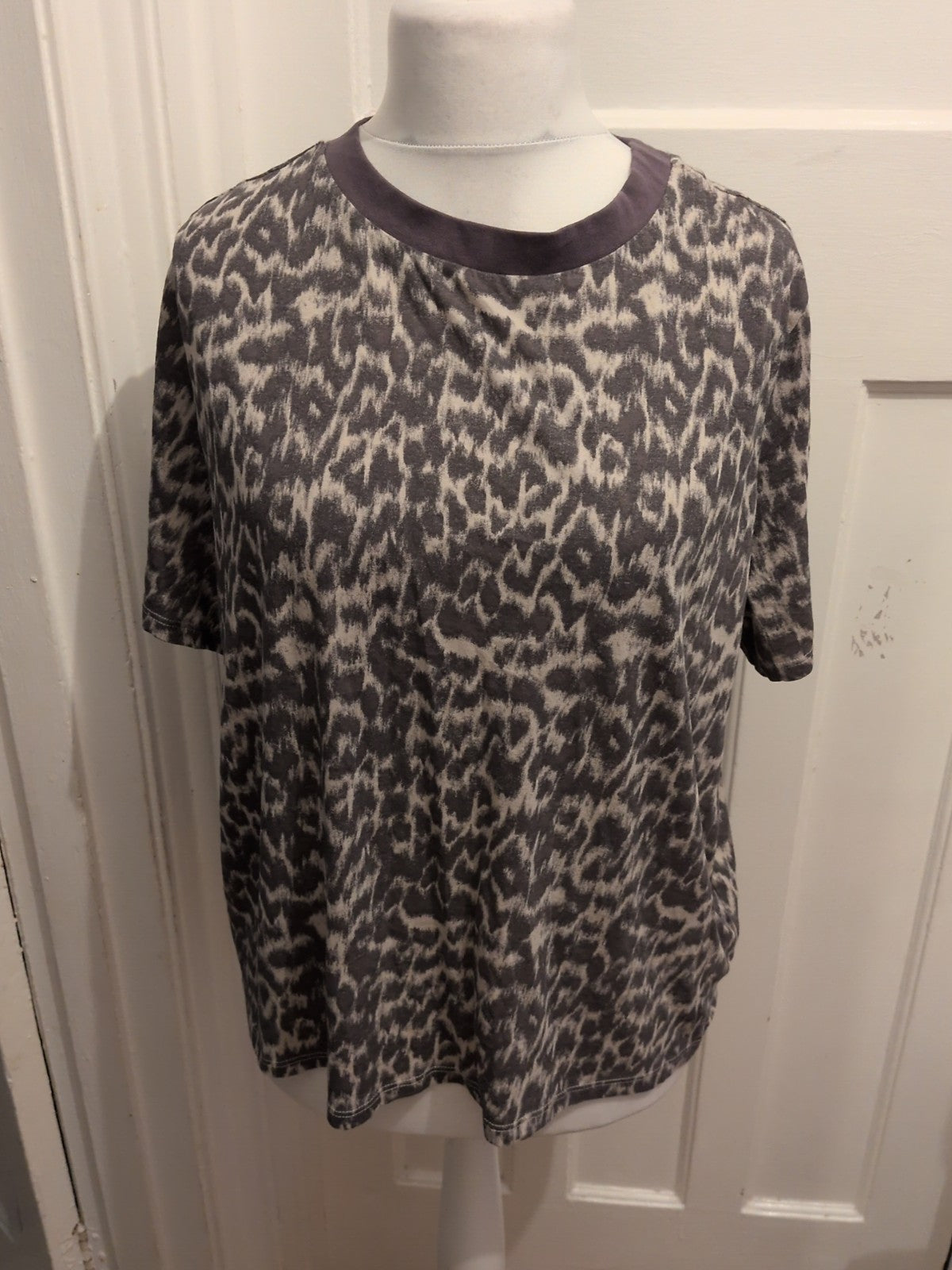 Primark XL Leopard Print Relaxed Fit Short Sleeve T-shirt Ladies