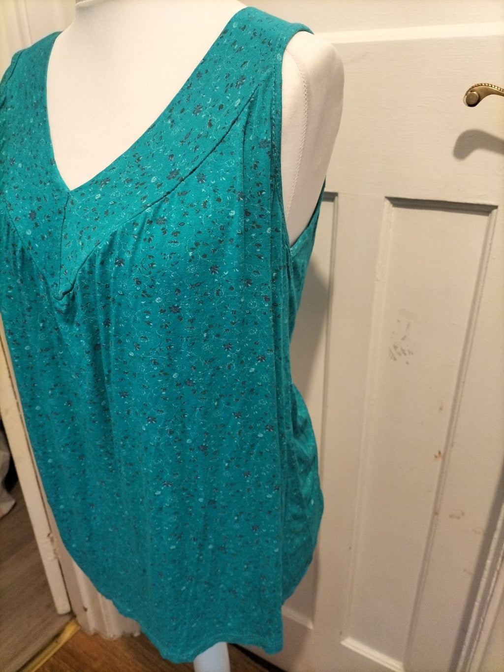 Ladies Size XL Teal Patterned V Neck Blouse