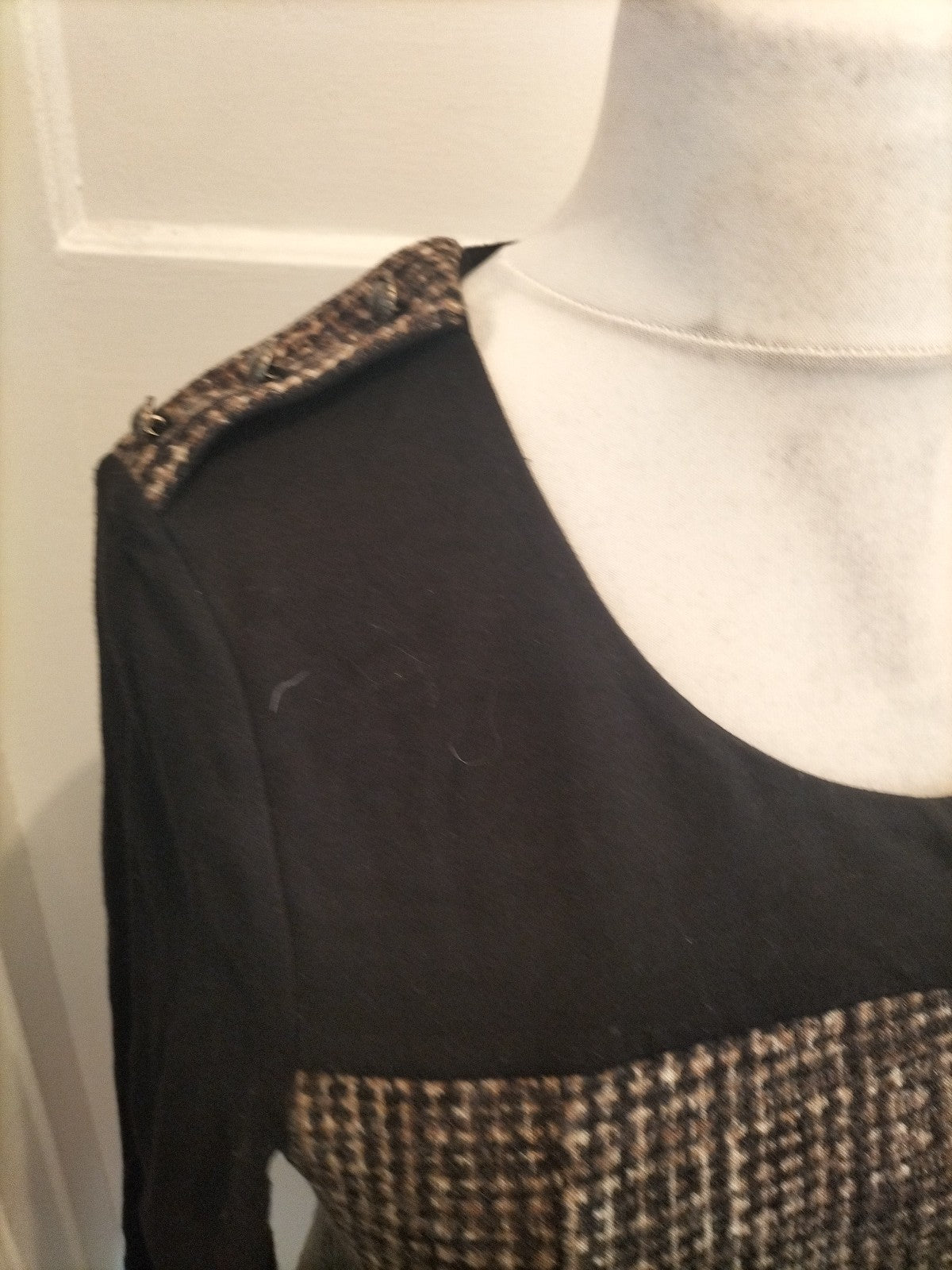 Ladies Yest Size Small Brown And Black Long Sleeved Dress