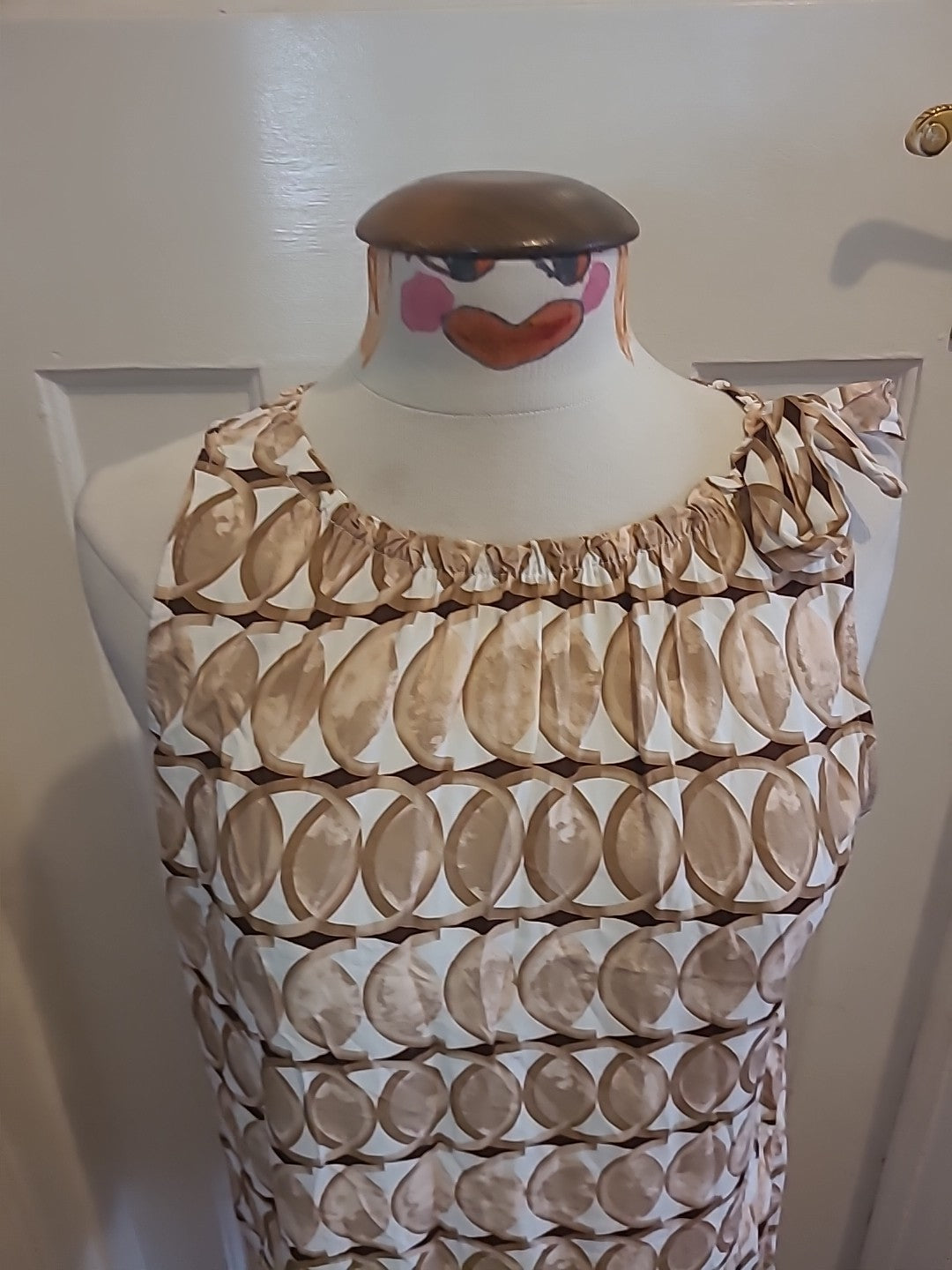 Ladies Size Medium Beige White Sleeveless Dress
