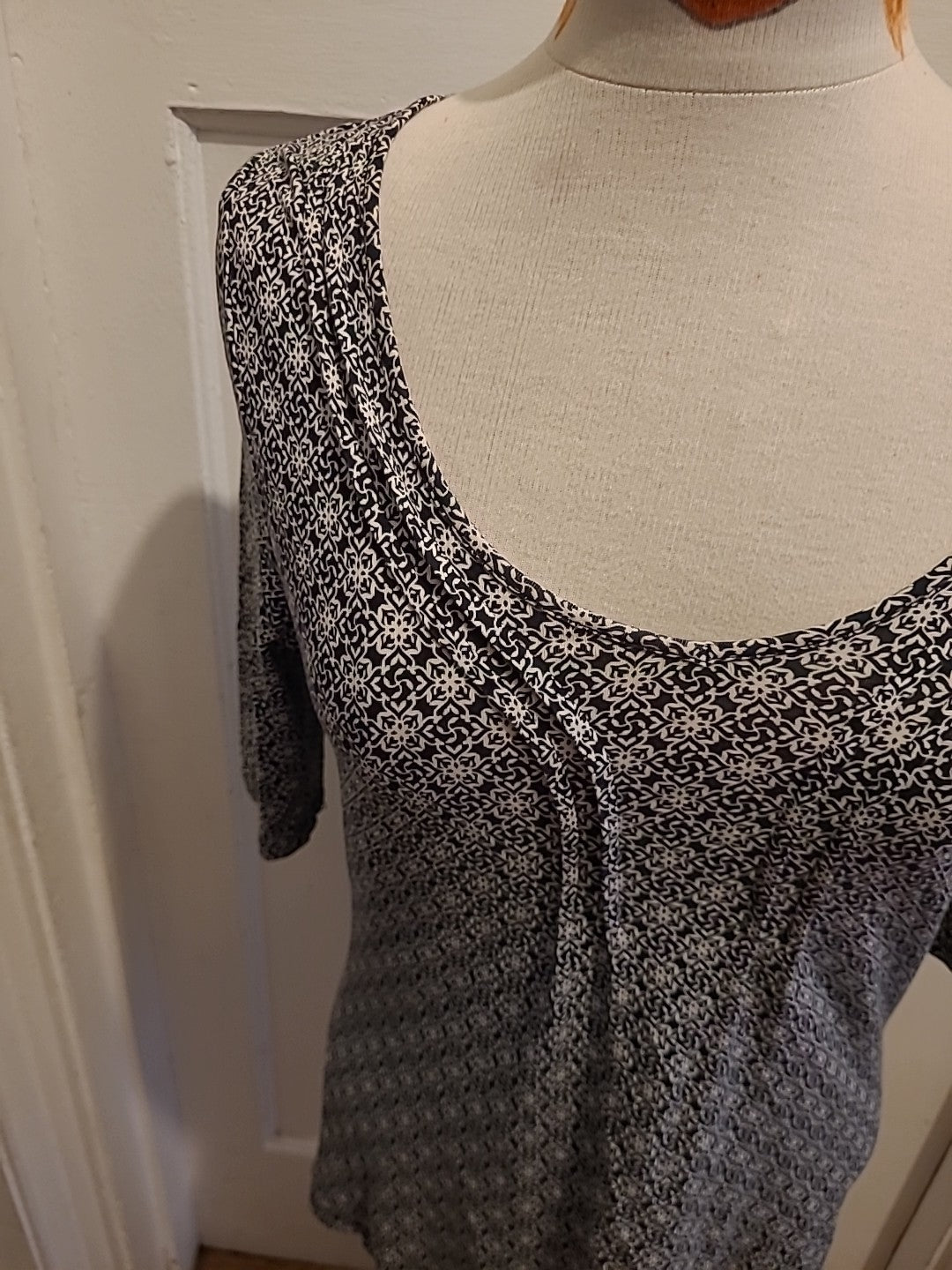 Ladies Marks And Spencer Size 10 Black White Aztec Short Sleeved Tshirt