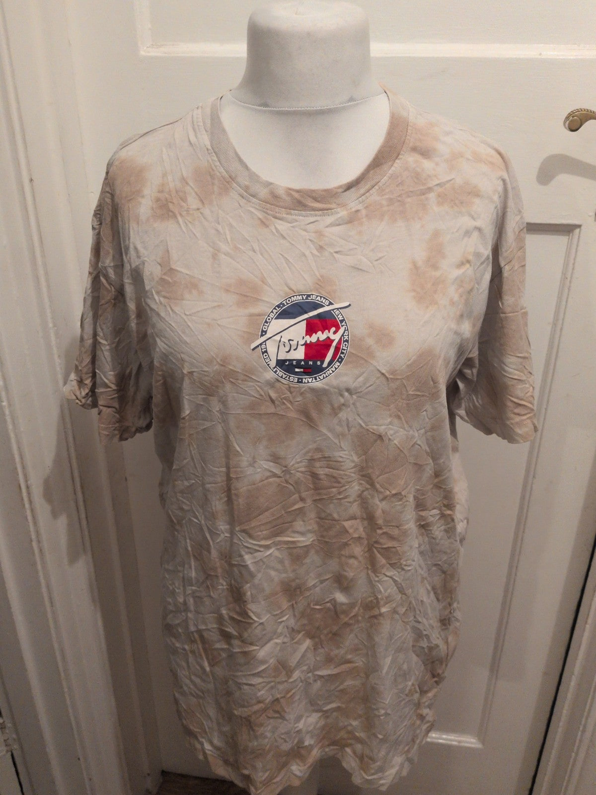 Mens Tommy Jeans Size Large Beige And White Print Short Sleeve T-shirt