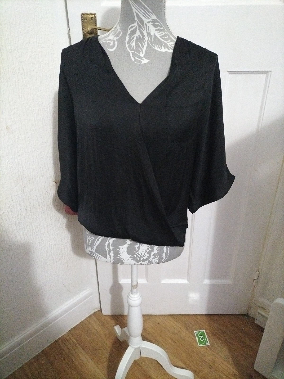 Ladies Unbranded Size 6 Black Short Sleeved Blouse