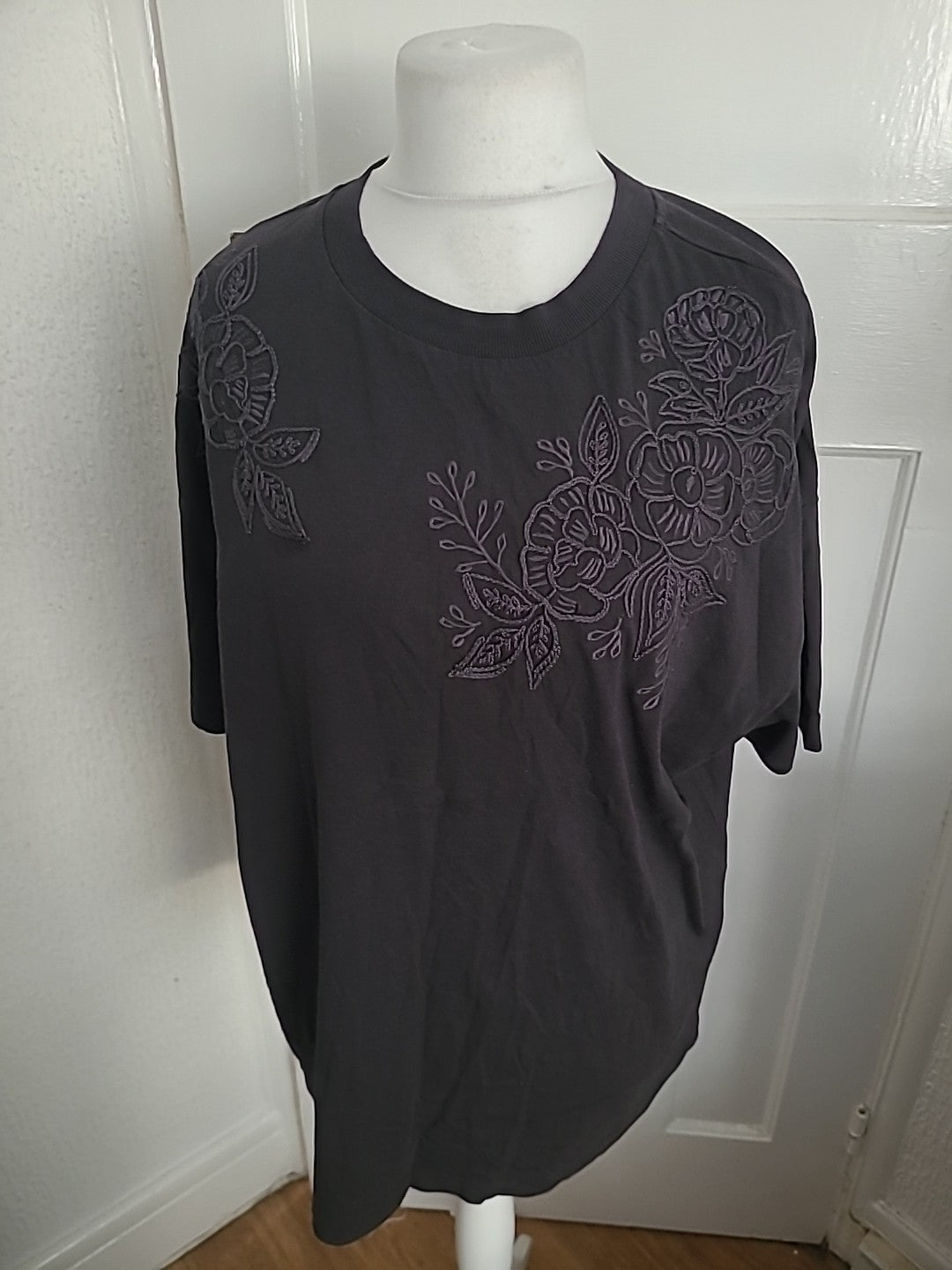Ladies F&F Size Large Dark Grey Embroidery Short Sleeved Tshirt