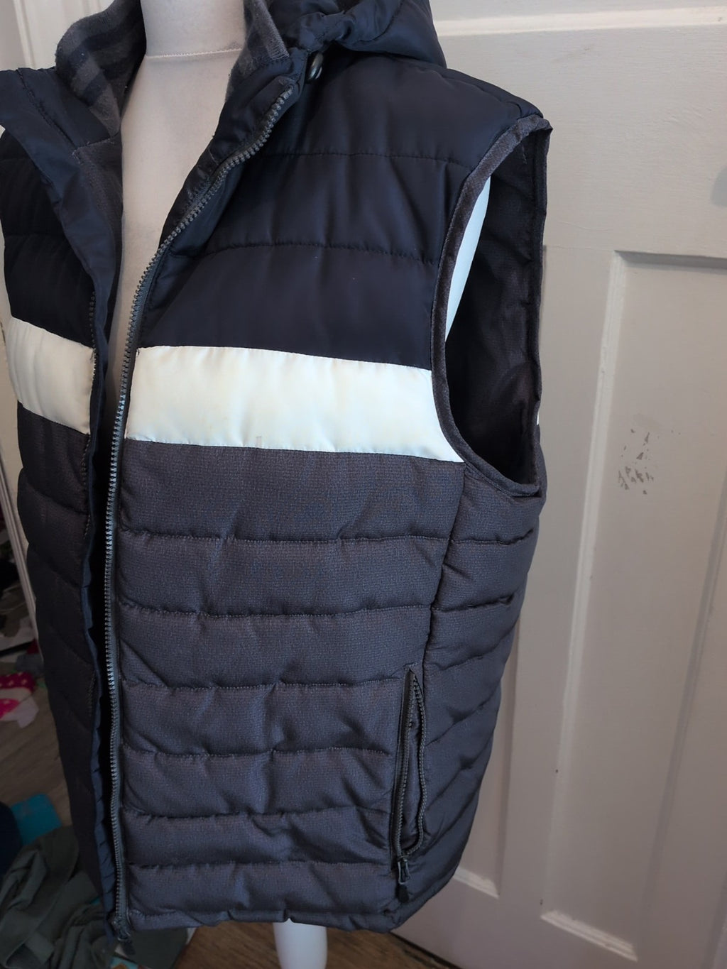 Easy XL Navy White And Grey Sleeveless Puffer Jacket