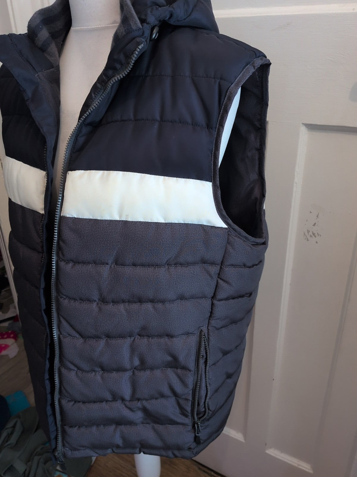 Easy XL Navy White And Grey Sleeveless Puffer Jacket
