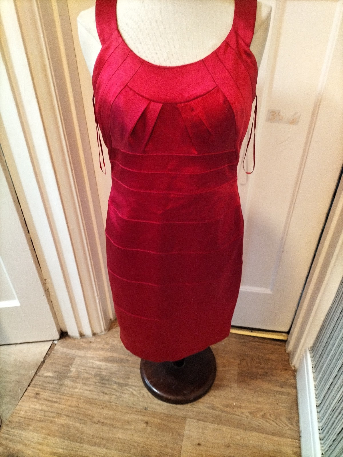 Ladies Jax Size 8 Cwrise Satin Style Lined Sleeveless Dress