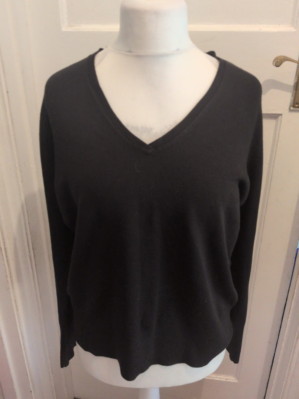 Ladies Debenhams Size 20 Black V Neck Long Sleeve Jumper