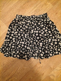 Ladies Shein Size Medium Elasticated Daisy Mini Skirt