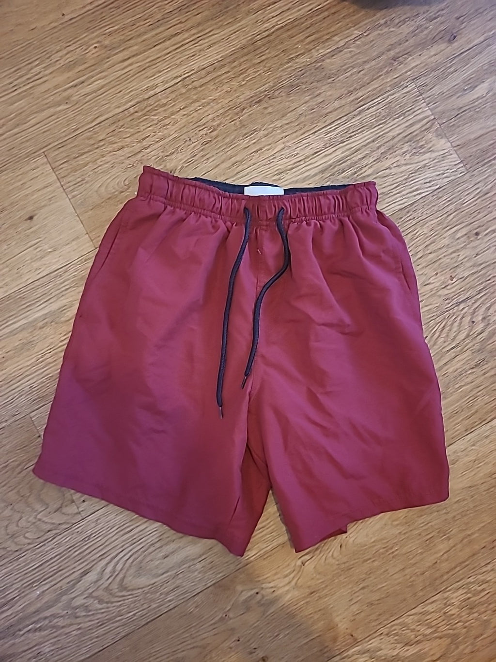Mens Moutain Warehouse Size Small Red Mesh Lined Shorts