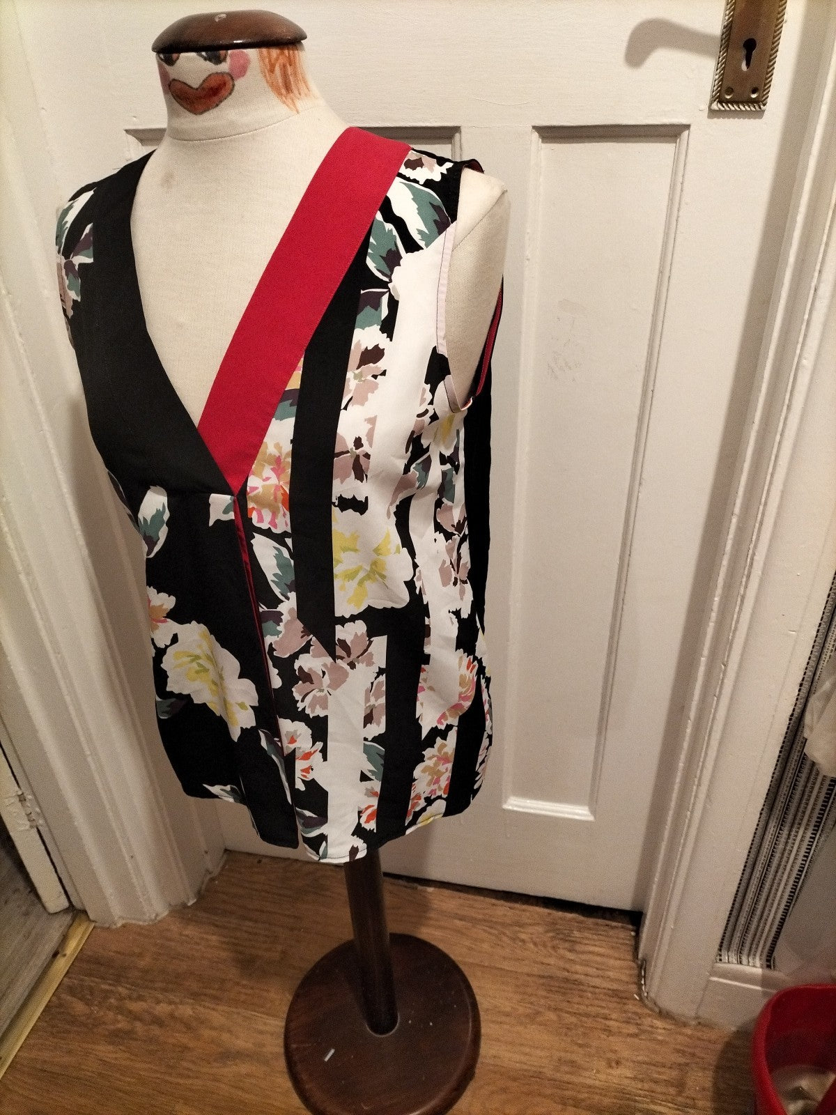Ladies French Connection Size Small Multicoloured Sleeveless Blouse