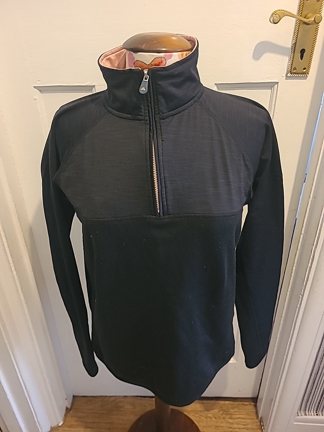 Ladies Northern Expo Size 14 Black With Pink Long Sleeved Pullover Activewear