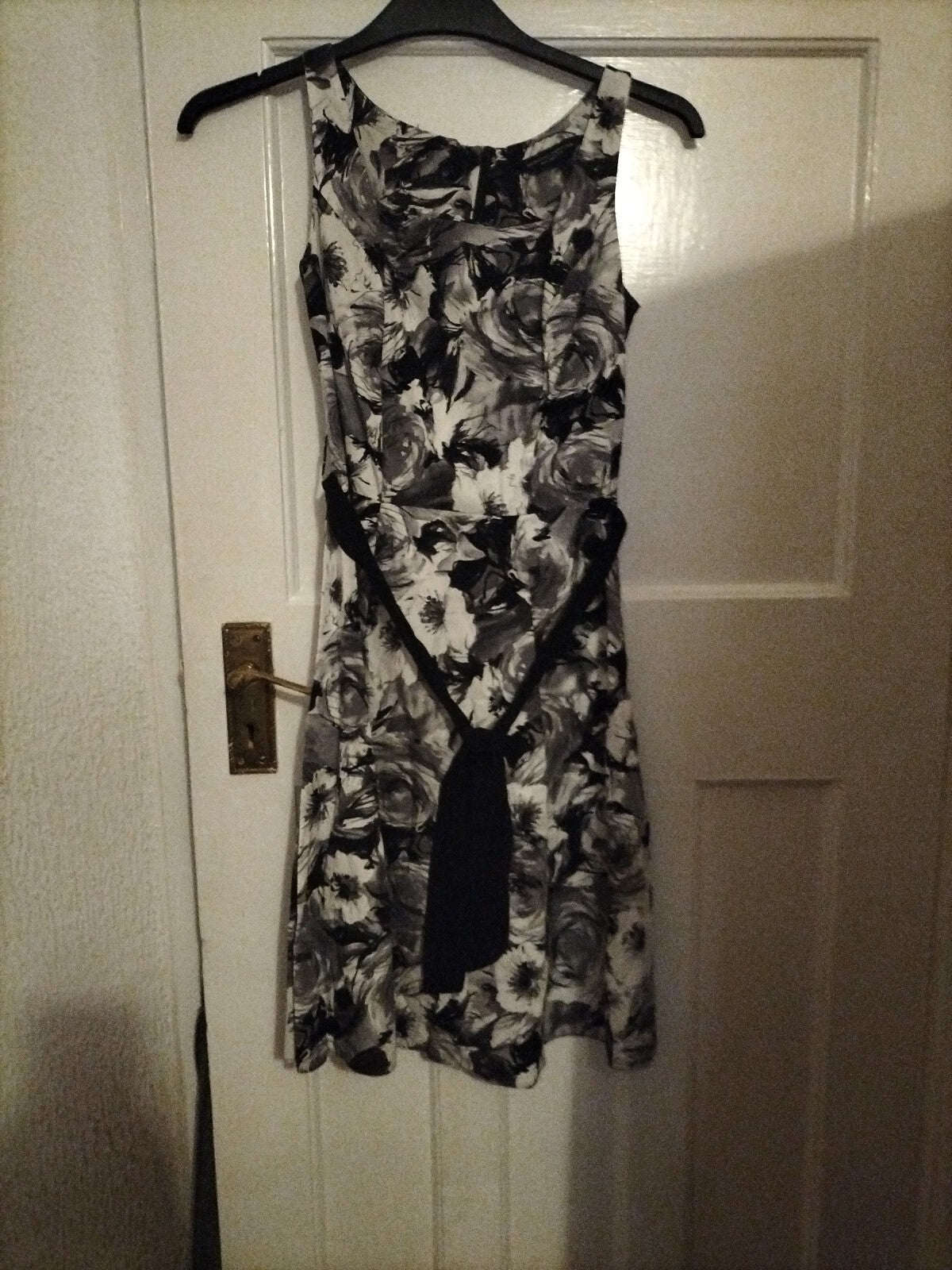 Ladies Dorothy Perkins Size 6 Grey/black Floral Sleeveless Dress