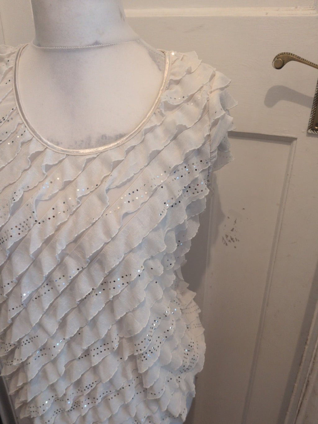 Ladies Roman Size 18 White And Silver Pleat Sleeveless Top Blouse