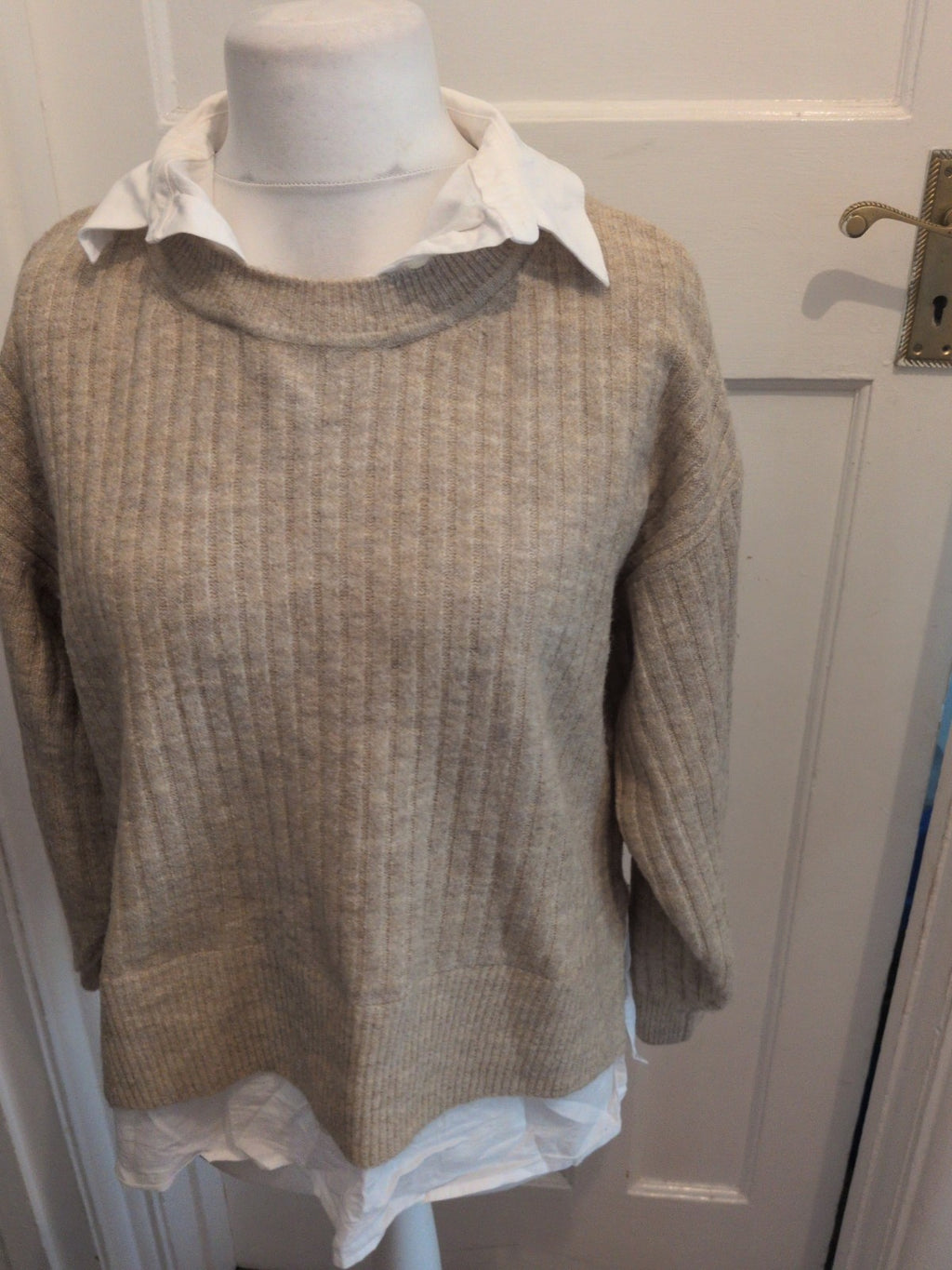 Tu 14Pale Beige With White Trim And Collar Pullover Long Sleeve Jumper