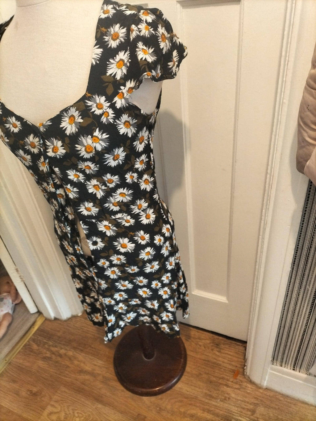 Ladies Topshop Size 10 Black Floral Sleeveless Dress
