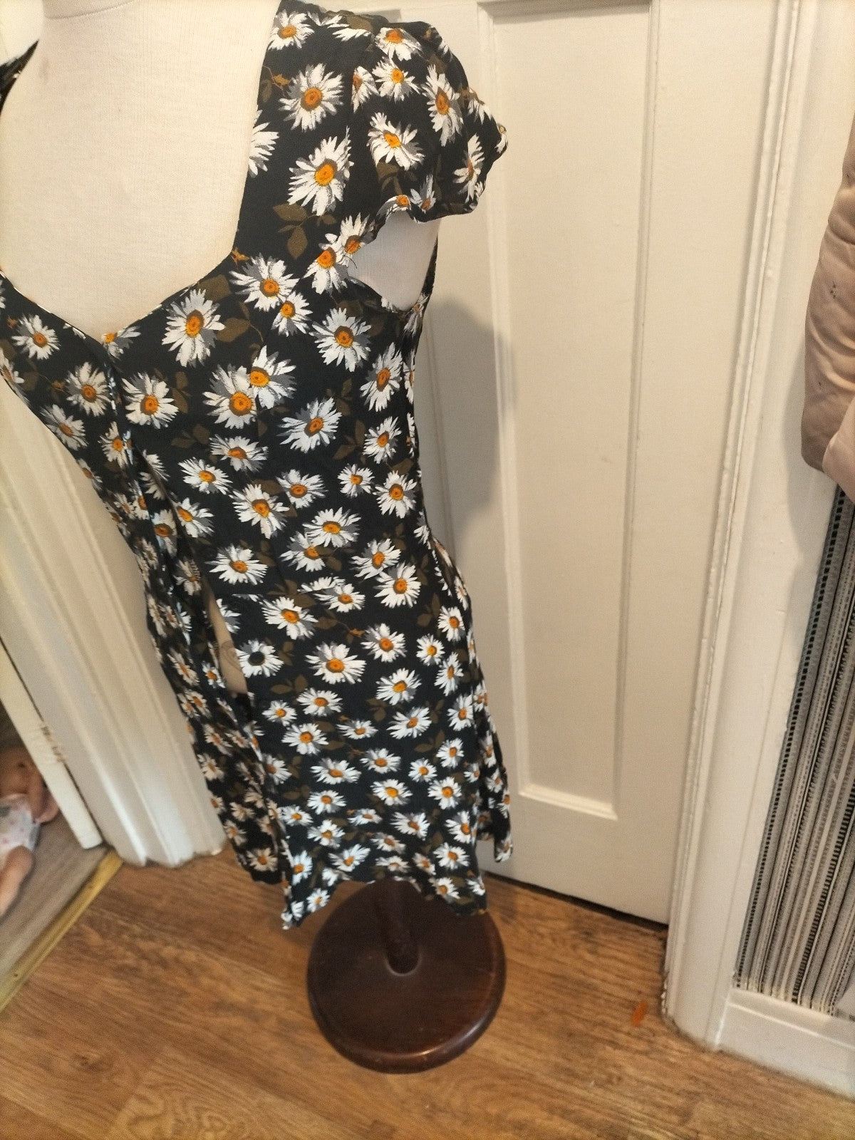 Ladies Topshop Size 10 Black Floral Sleeveless Dress