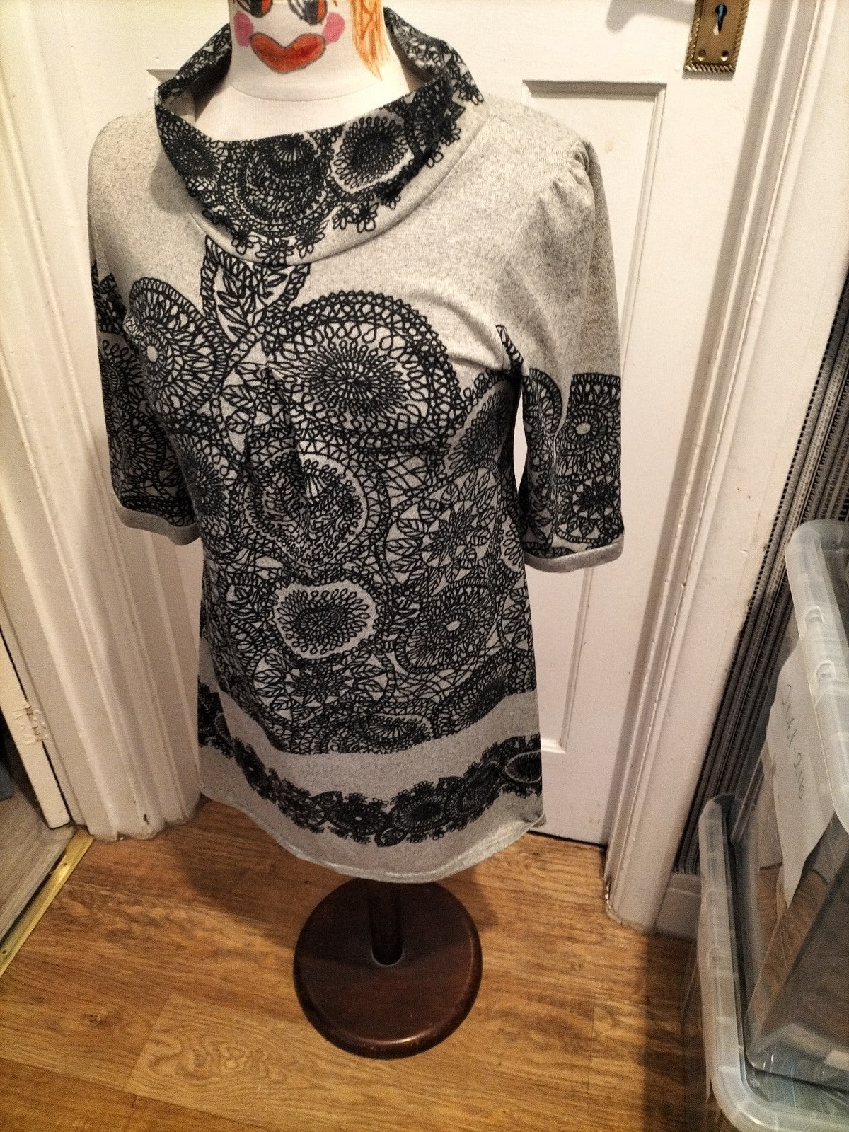 Ladies Izabel Size 10 Grey Black Mid Sleeved Jumper Dress