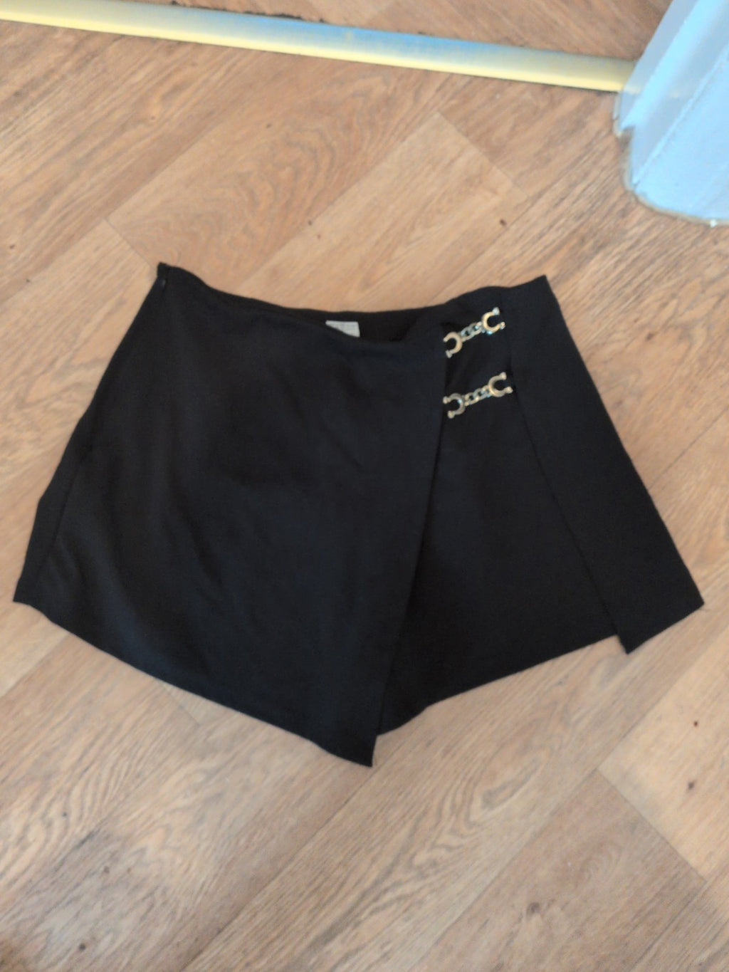 Shein 0XL Black Wrap Skort With Chain Detail