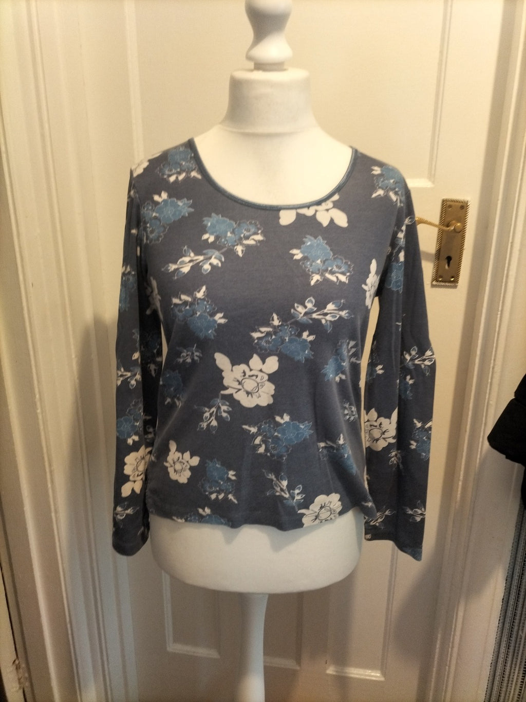 Ladies Soon Size 14 Pale Navy Floral Long Sleeved Long Sleeved Blouse