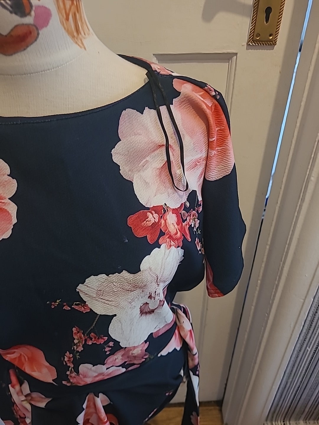 Ladies Quiz Size 8 Navy Floral Short Sleeved Blouse