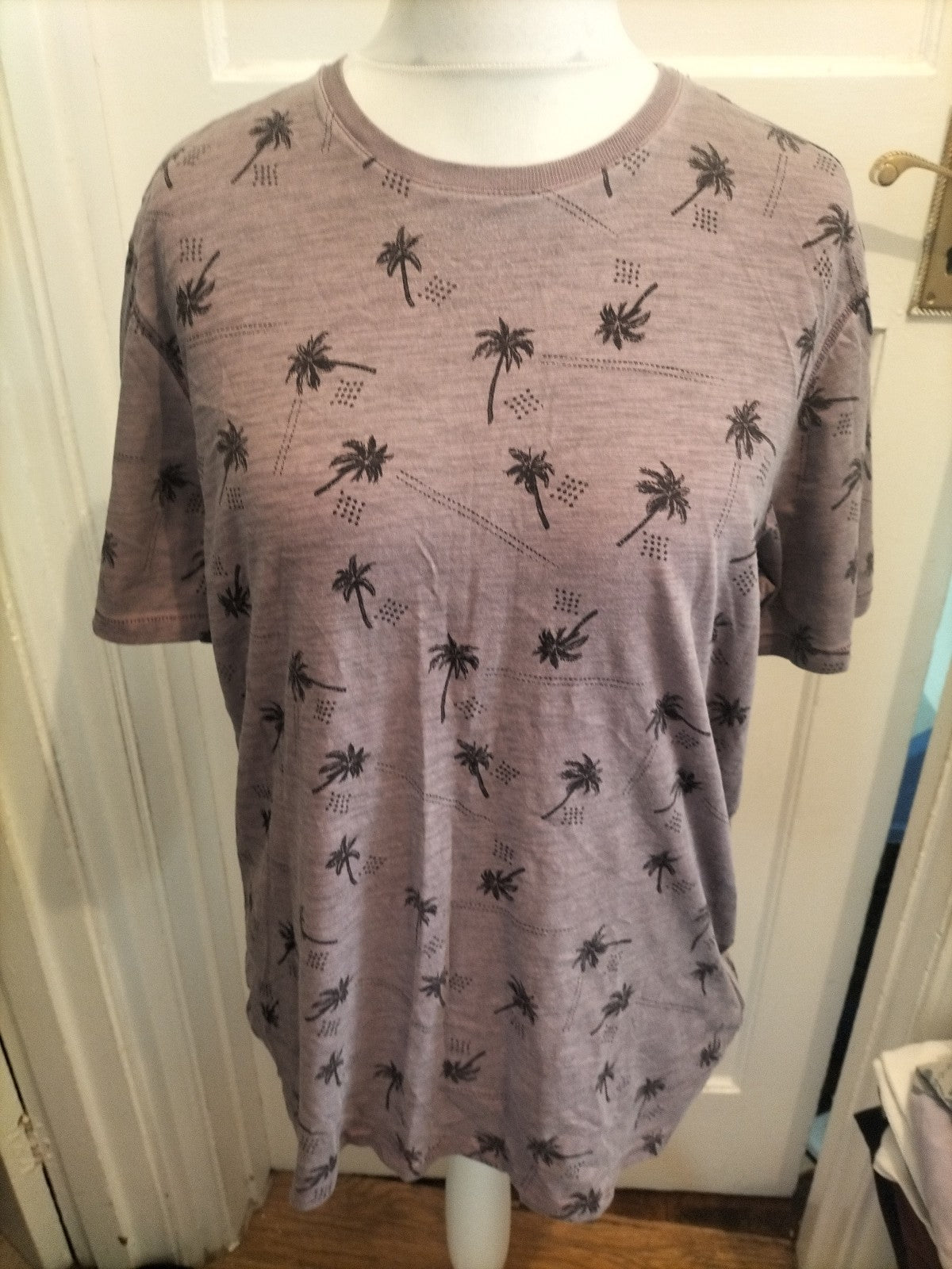 North Coast Large Tailored Fit Purple And Black Palm Tree T-shirt