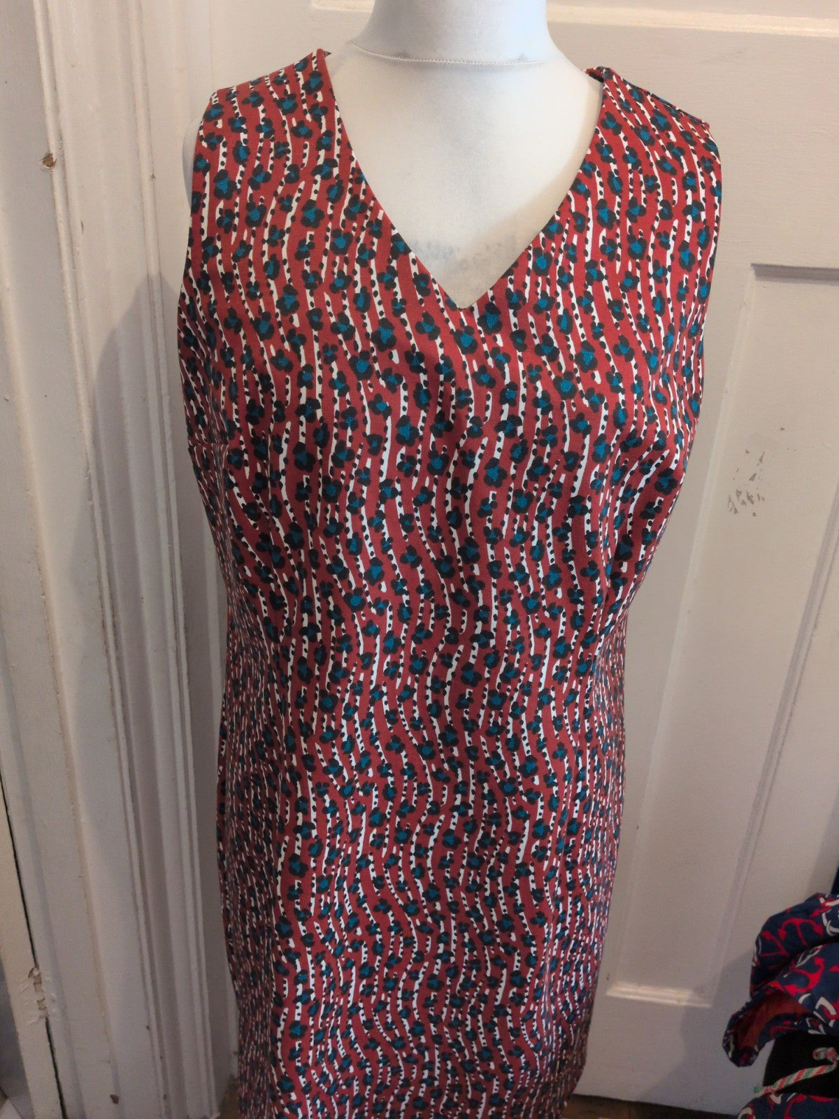 Ladies Tu 18 Brown Patterned V Neck Sleeveless Dress
