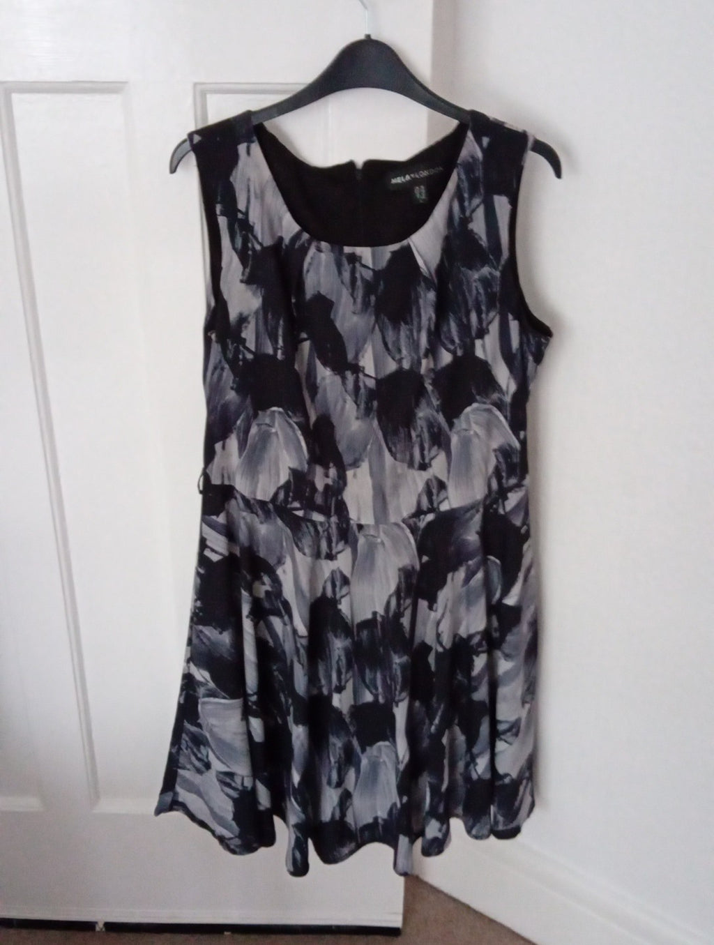 Ladies Dress Size 16 Mela London Grey/ Black Sleeveless