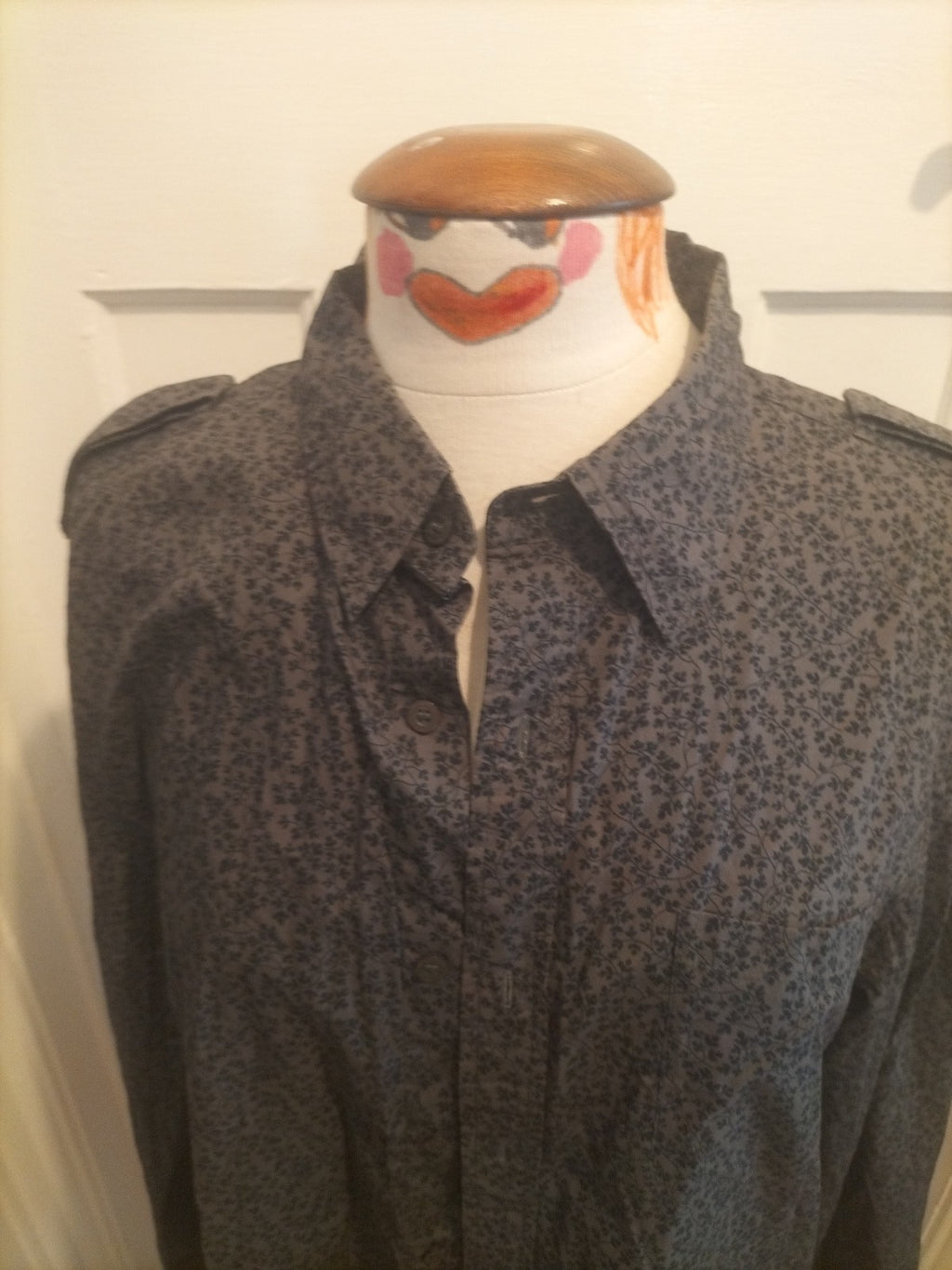 Mens Full Circle Size XL Black Dark Grey Floral Long Sleeved Shirt
