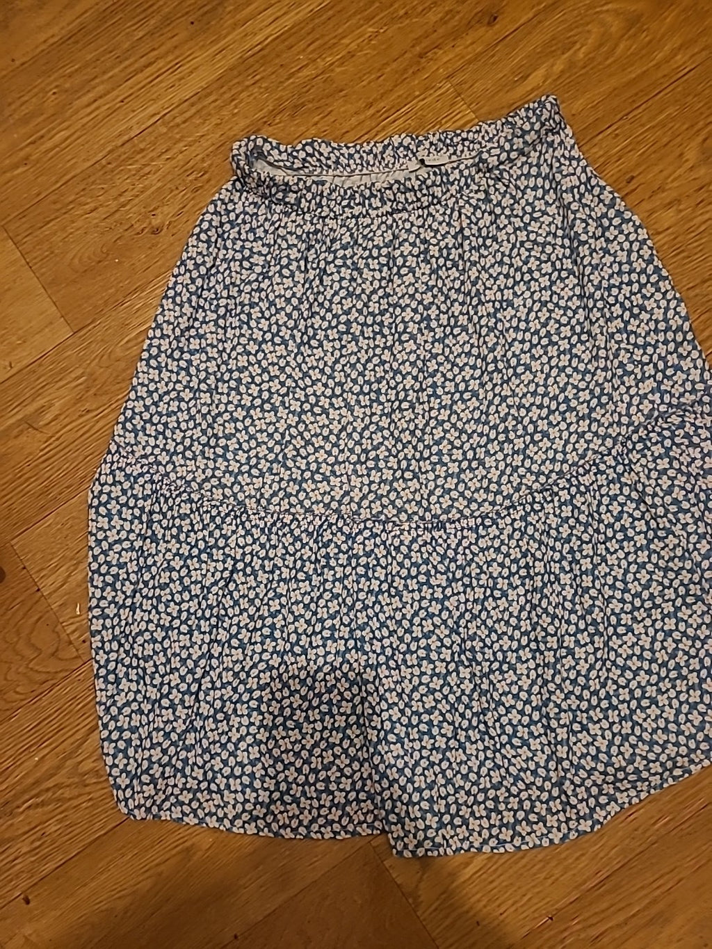 Ladies Andromede Size 12 Blue Floral Flare Skirt(hem May Need Stiching Inside)