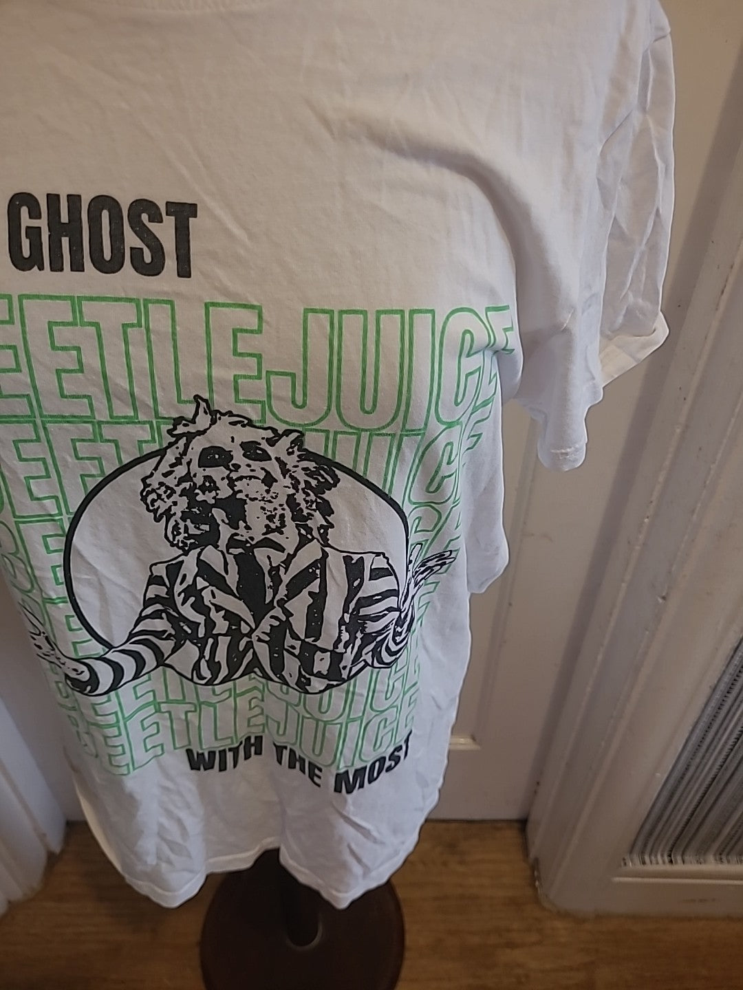 Mens Bettle Juice Size Large White Green Short Sleeved Tshirt