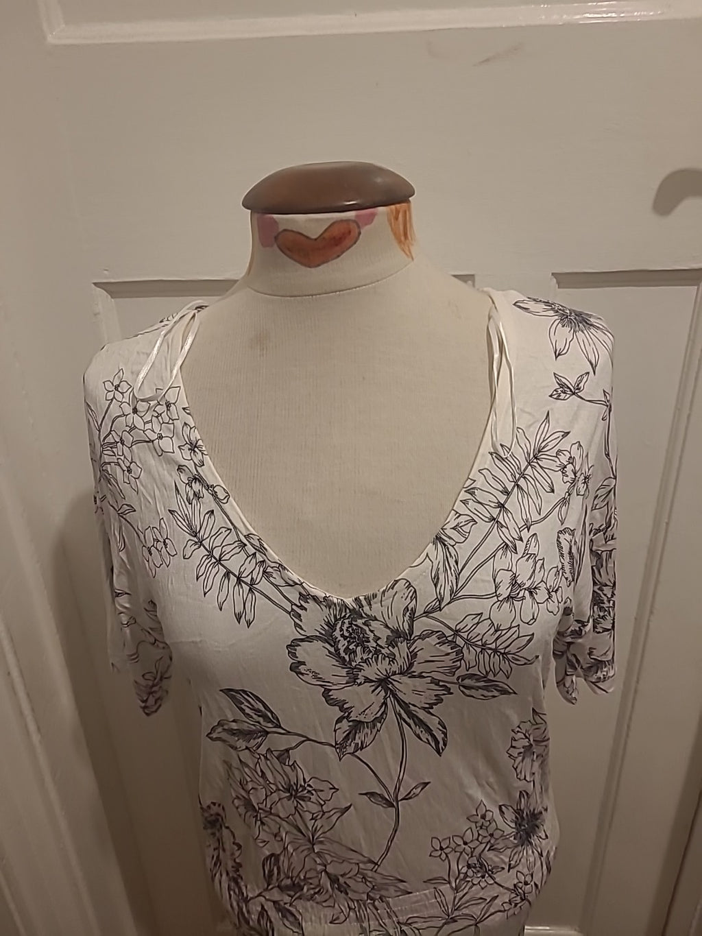 Ladies H&M Size Small Black Floral Printed White Short Sleeved Dress