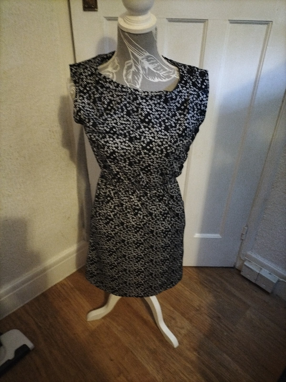 Ladies Mela Loves London Size 8 Black/white Dress