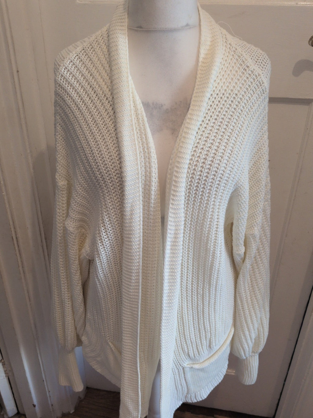 Ladies Size Large Cream Knit Acrylic Cardigan