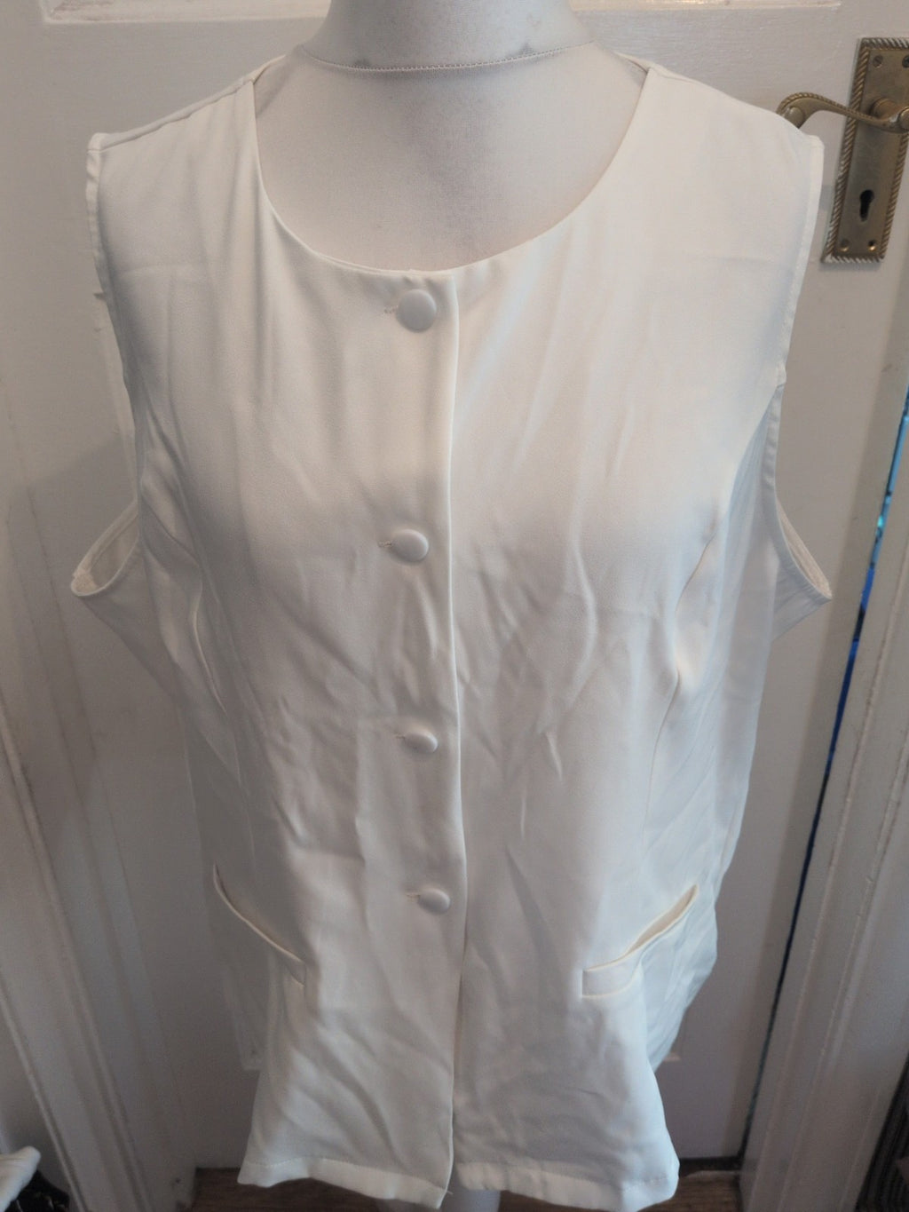 Shein 4XL White Sleeveless Buttoned Waistcoat Top