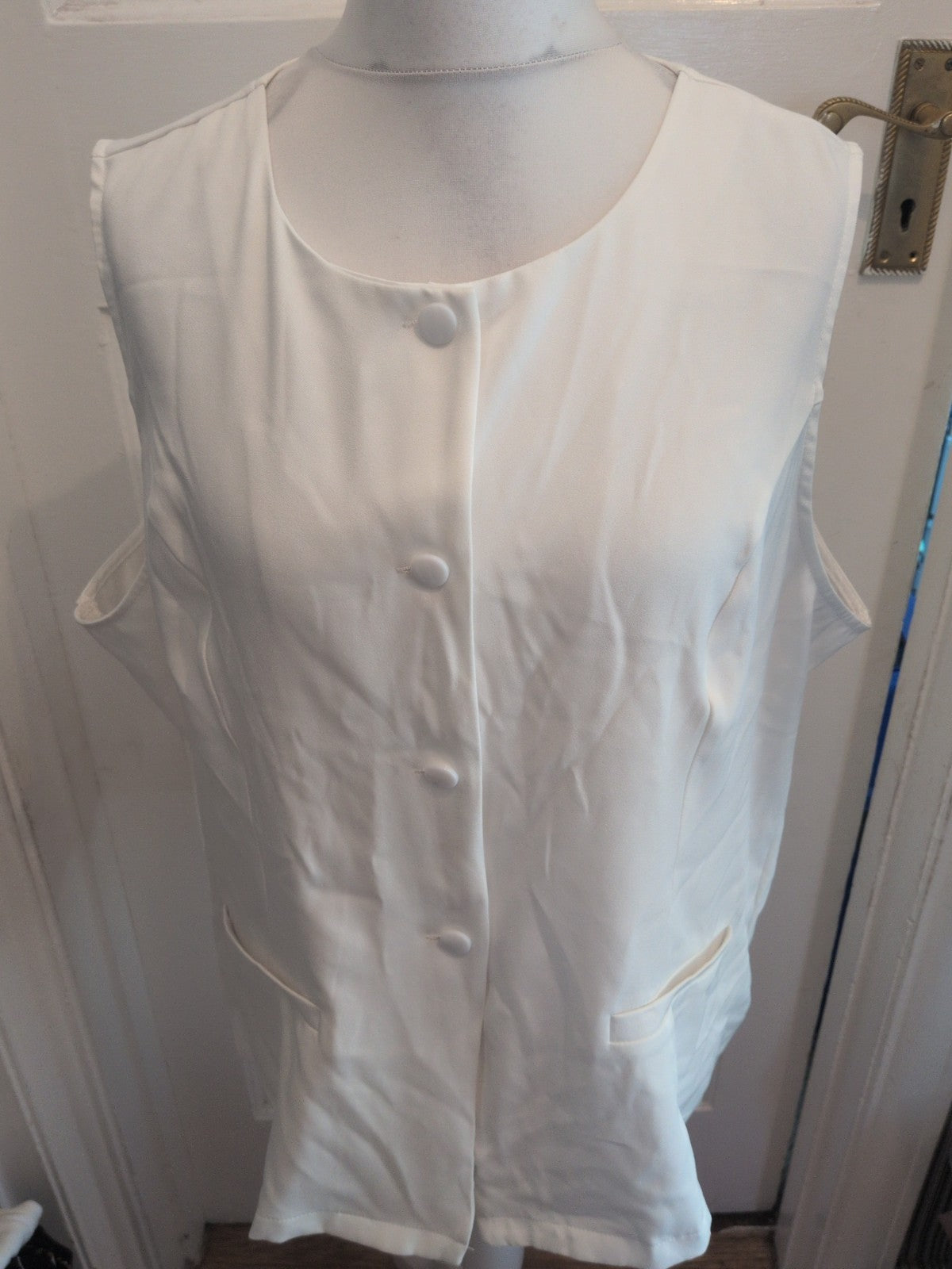 Shein 4XL White Sleeveless Buttoned Waistcoat Top