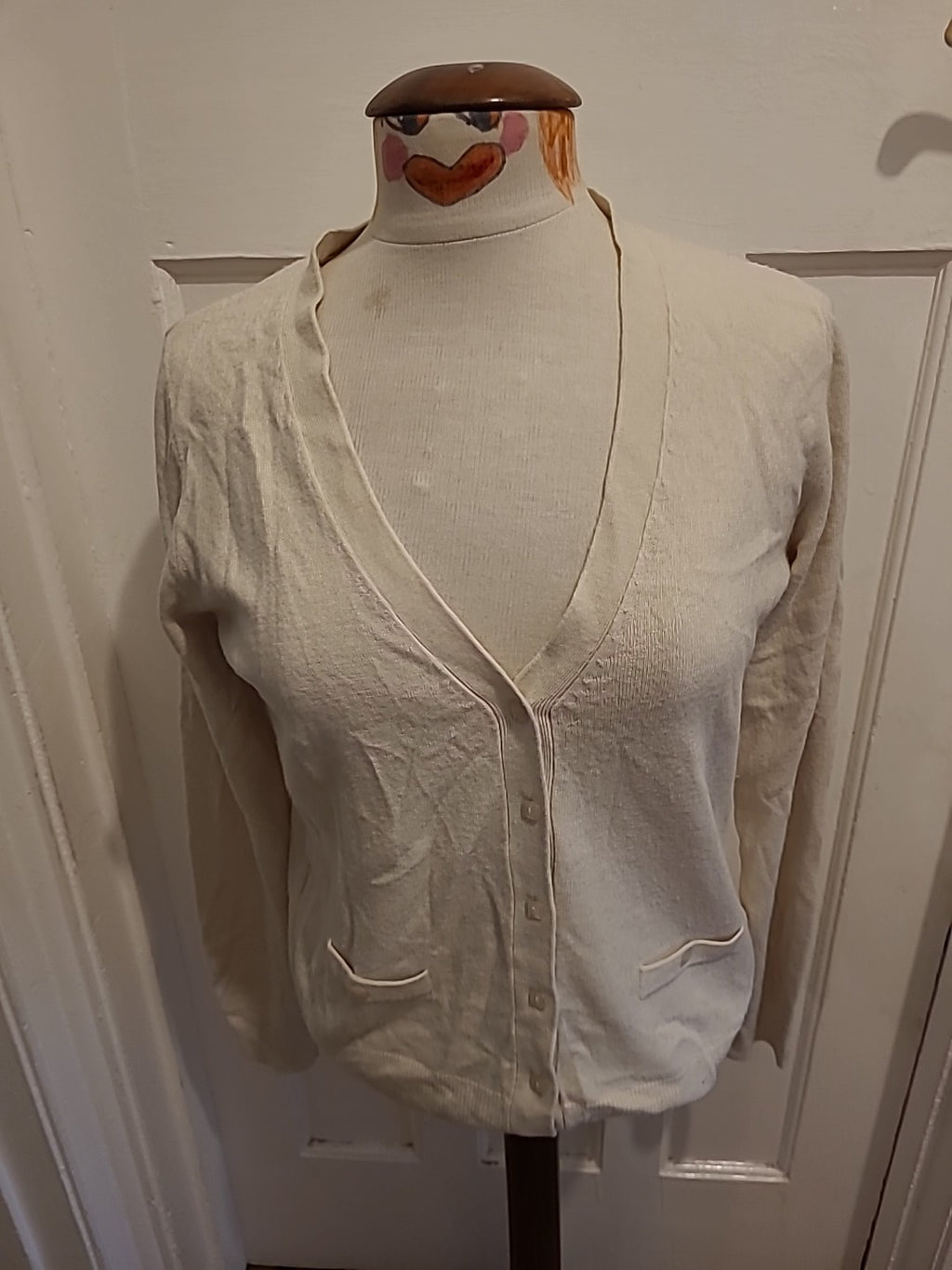 Ladies Tu Size 12 Winter White V Neck Cardigan