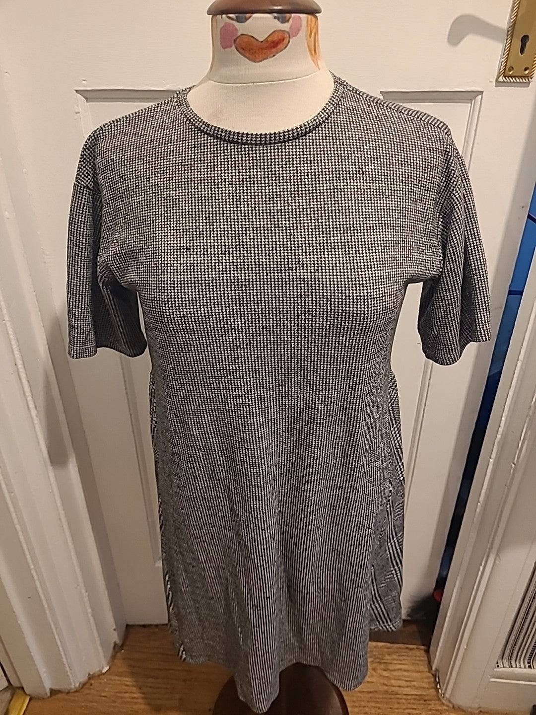 Ladies Zara Trafaluc Size Medium Black/White Fleck Short Sleeved Dress
