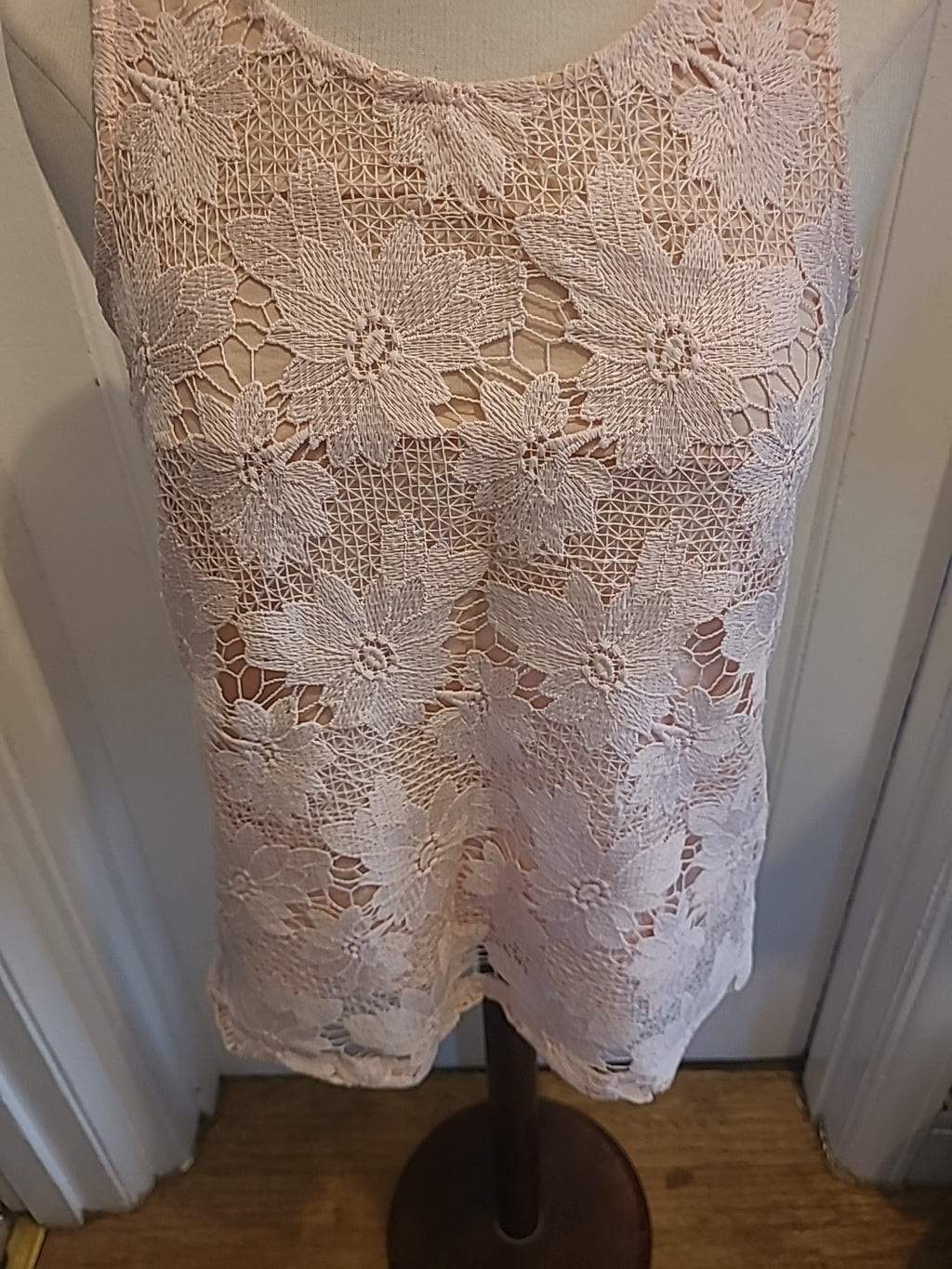 Ladies Peacocks Size 8 Pale Pink Floral Lace Detailed Sleeveless Vest Top